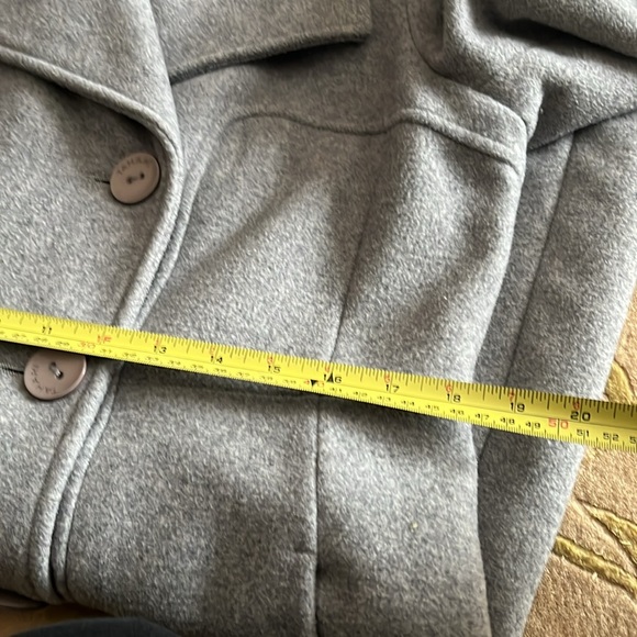 Tahari shawl collar long wool blend coat size L. Soft fabric - Picture 11 of 12